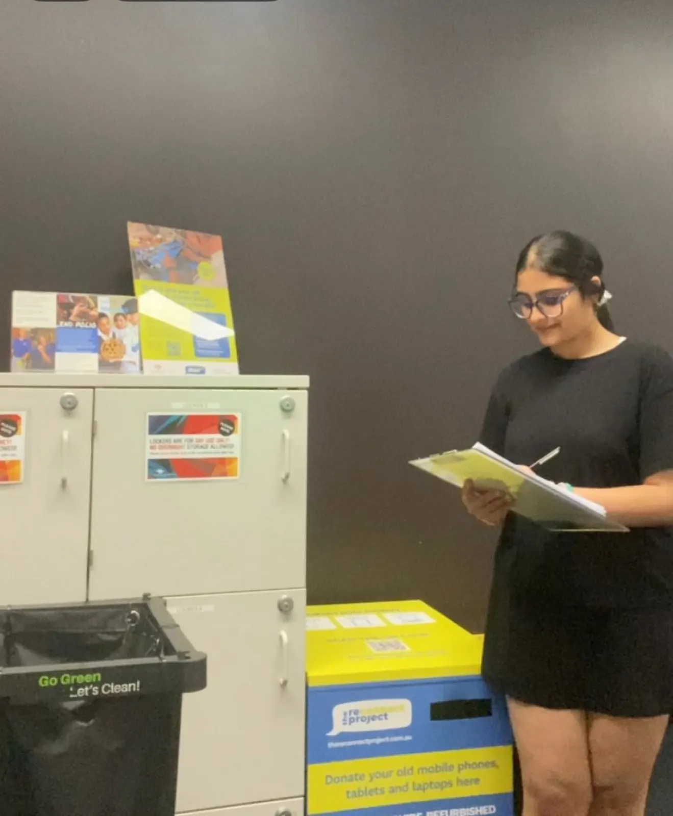Person auditing a recovery point with a clipboard